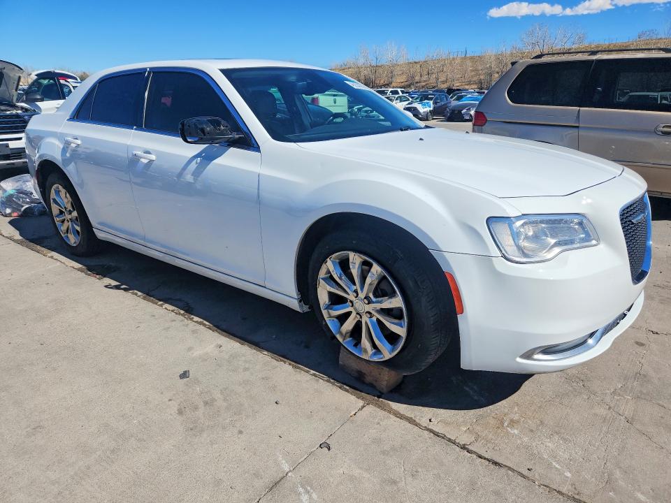 Photo 4 from auction – 2016 CHRYSLER 300 with VIN 2C3CCARG3GH270506