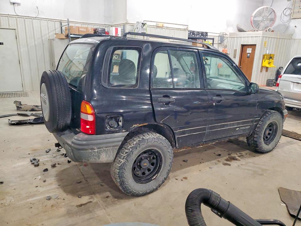 Photo 3 from auction – 2000 CHEVROLET TRACKER with VIN 2CNBJ13C8Y6917803
