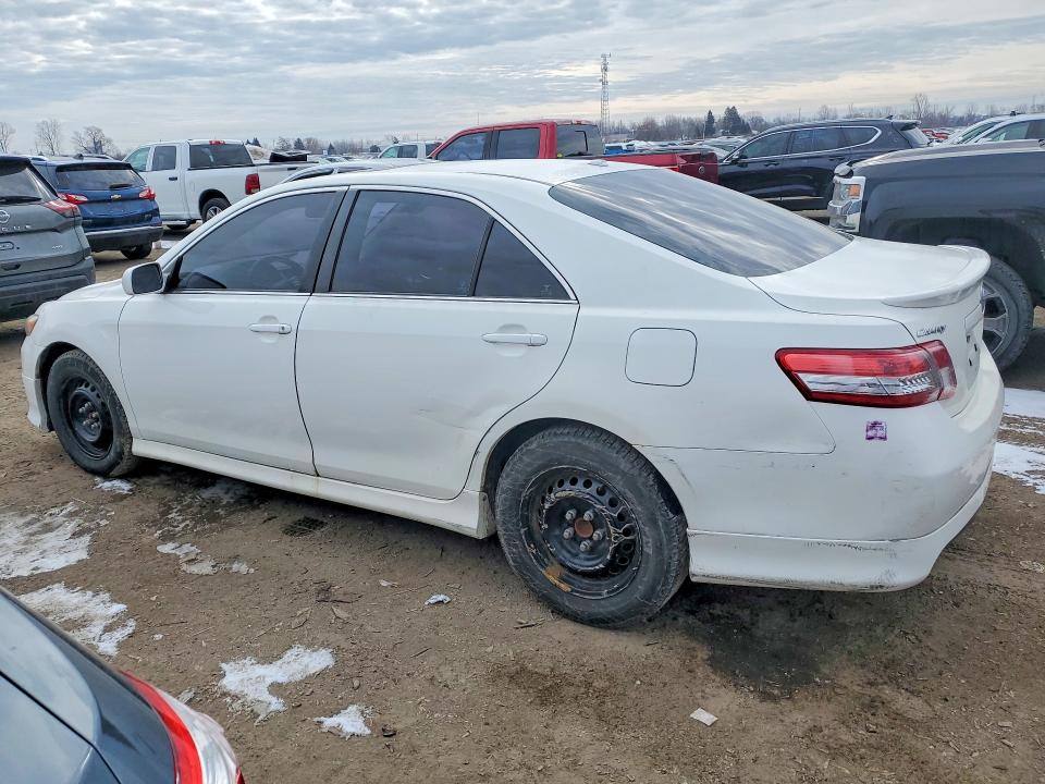 Zdjęcie 2 z aukcji – 2011 TOYOTA CAMRY z VIN 4T1BF3EK6BU768205