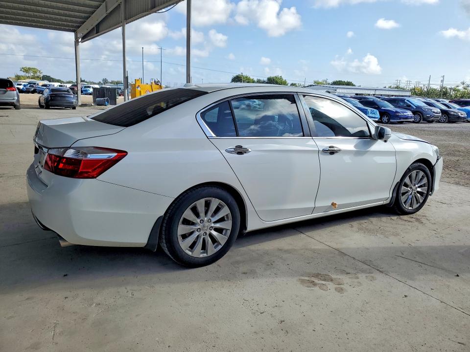 Photo 3 from auction – 2015 HONDA ACCORD with VIN 1HGCR2F87FA268298