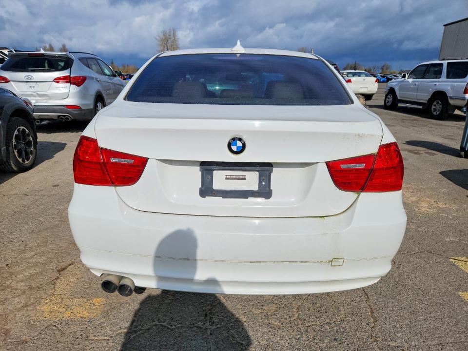 Photo 6 from auction – 2010 BMW 328 with VIN WBAPH7C52AA175897