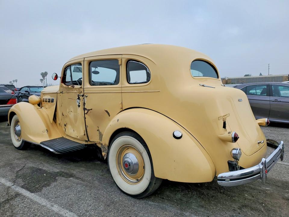 Photo 2 from auction – 1937 PACKARD DELUXE EIGHT with VIN I09229555