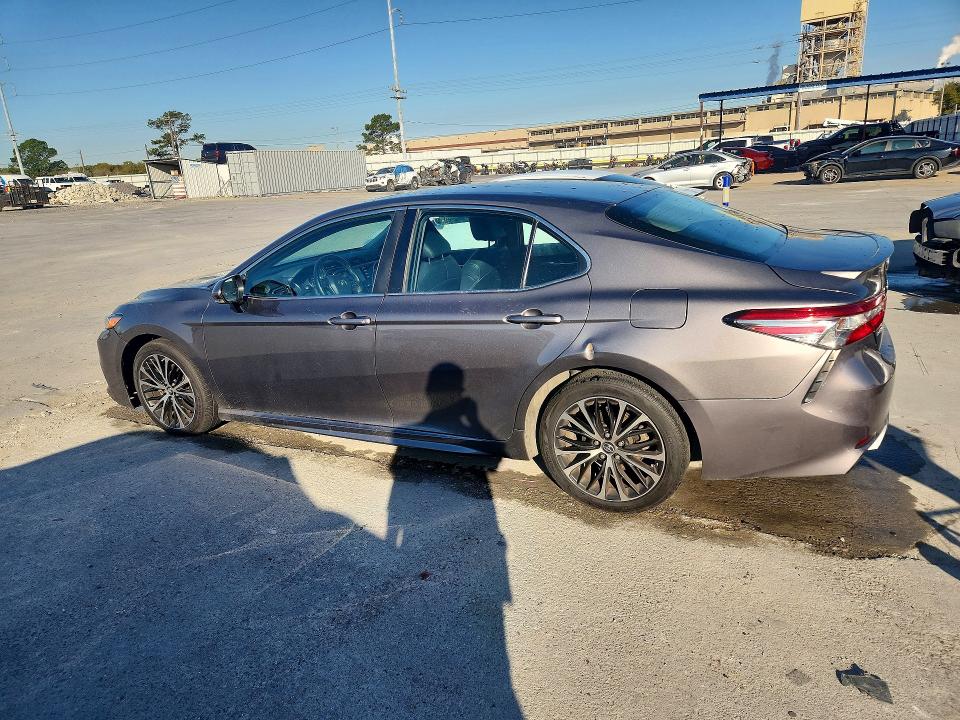 Photo 2 from auction – 2018 TOYOTA CAMRY with VIN 4T1B11HK5JU079804