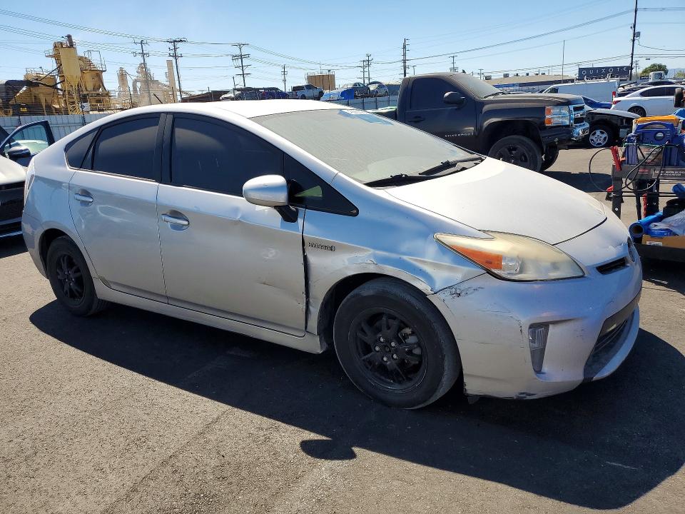 Foto 4 de la subasta – 2013 TOYOTA PRIUS con VIN JTDKN3DU2D5654497