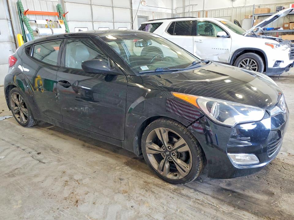 Photo 4 from auction – 2016 HYUNDAI VELOSTER with VIN KMHTC6AD3GU256592