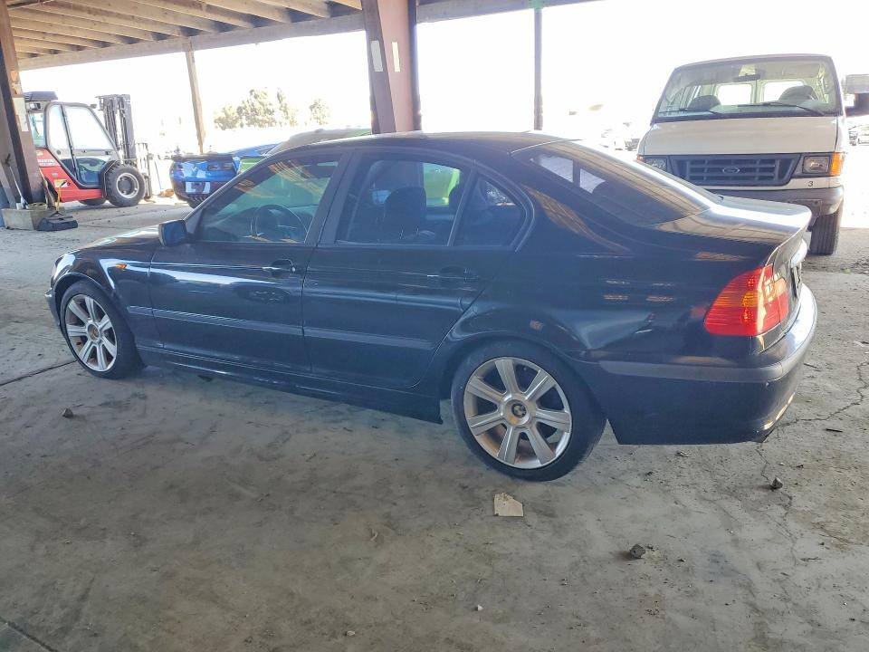 Photo 2 from auction – 2002 BMW 325 with VIN WBAEV33482KL74027