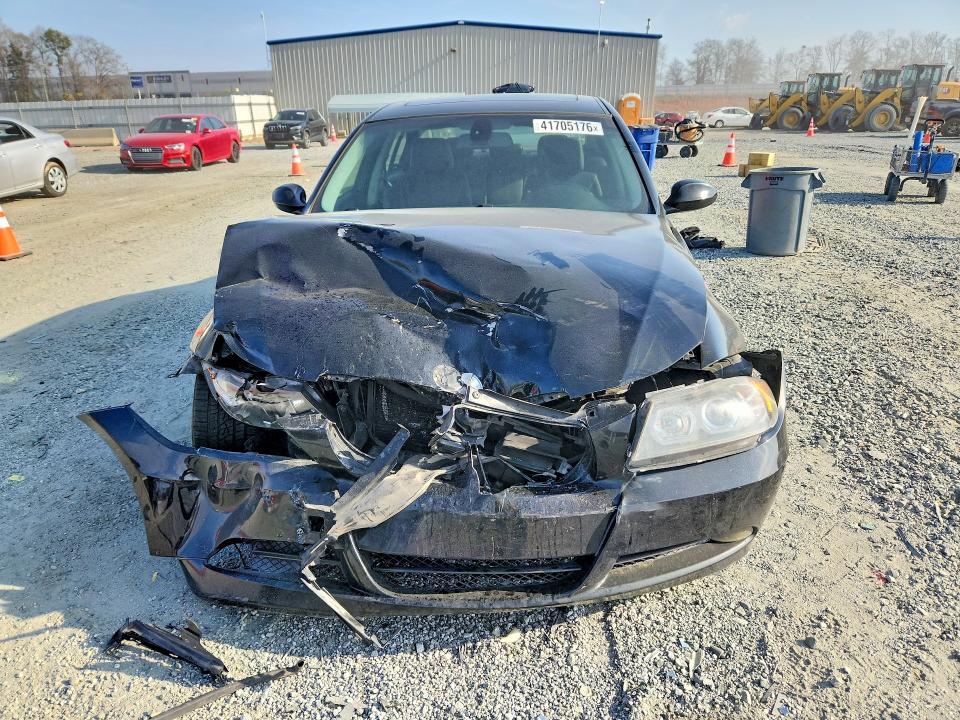 Photo 5 from auction – 2006 BMW 325 with VIN WBAVB13596KX67370