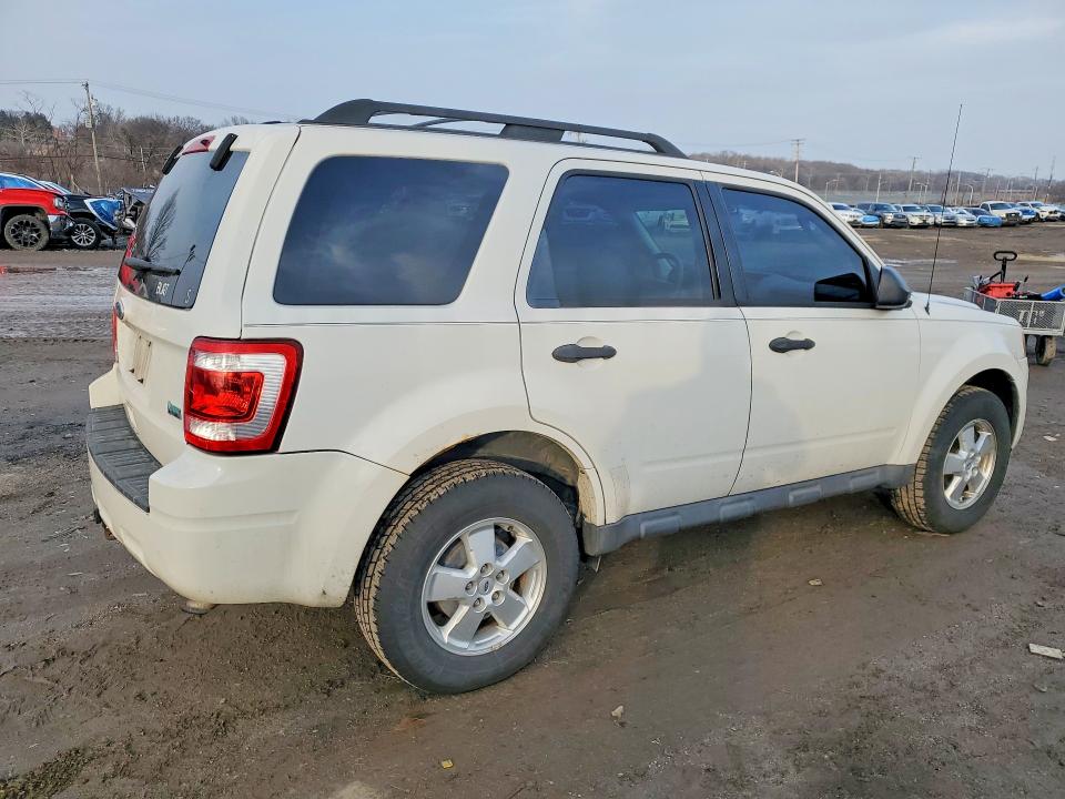 Foto 3 de la subasta – 2011 FORD ESCAPE con VIN 1FMCU9DGXBKA13886