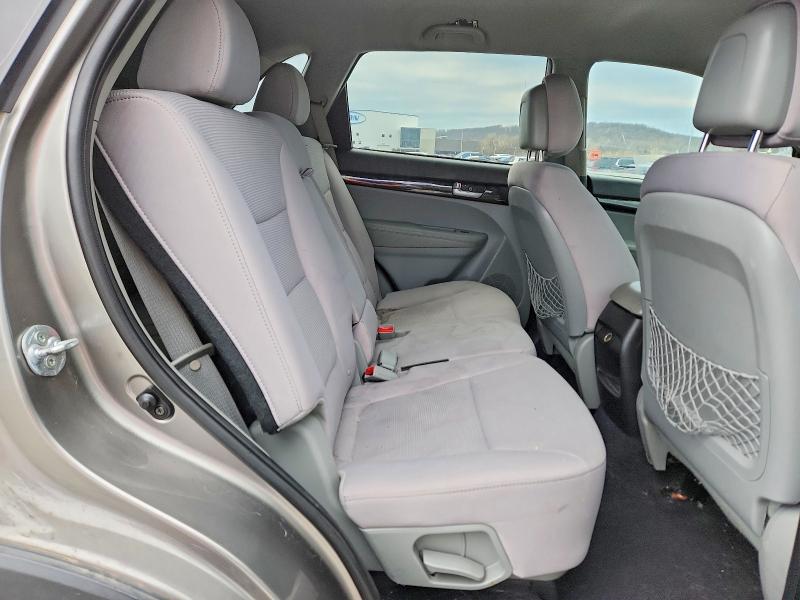 Photo 10 from auction – 2014 KIA SORENTO with VIN 5XYKT4A69EG426443