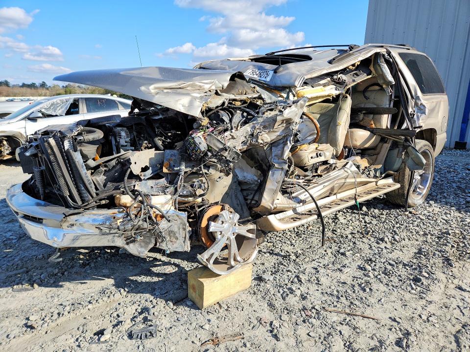 CHEVROLET TAHOE 2002 with VIN 1GNEC13Z82J323536 - Photo from auction
