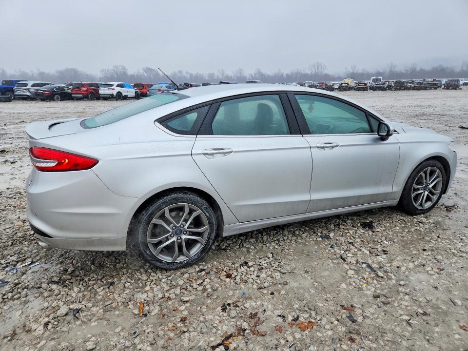 Photo 3 from auction – 2017 FORD FUSION with VIN 3FA6P0HD5HR203173