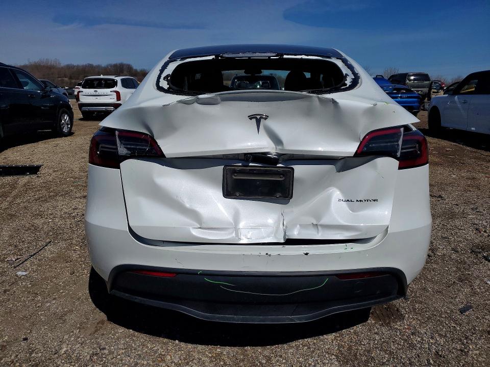 Снимка 6 от търг – 2024 TESLA MODEL Y с VIN 7SAYGDEE6RF209254
