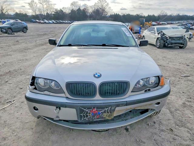 Photo 5 from auction – 2002 BMW 325 with VIN WBAEV33422KL69017