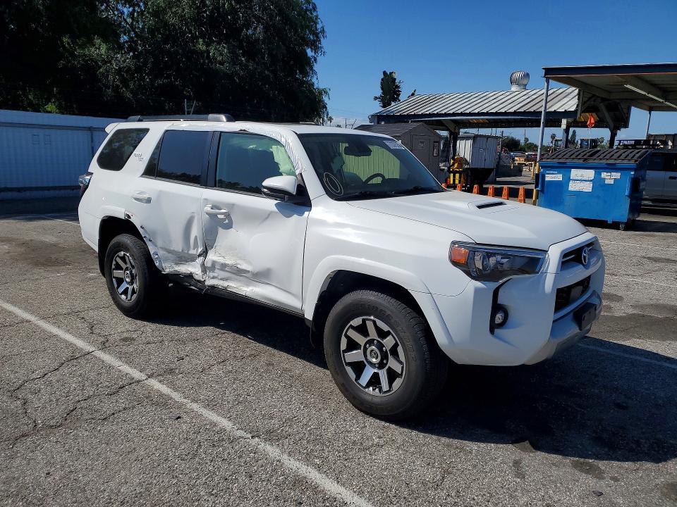 Photo 4 from auction – 2022 TOYOTA 4RUNNER with VIN JTERU5JR1N6007335