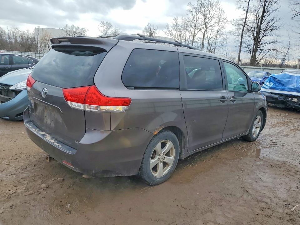 Photo 3 from auction – 2011 TOYOTA SIENNA with VIN 5TDKK3DC2BS121332