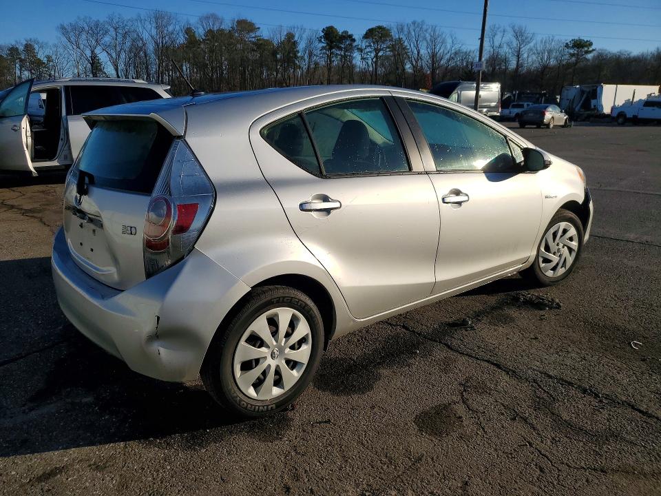 Photo 3 from auction – 2014 TOYOTA PRIUS C with VIN JTDKDTB30E1066801
