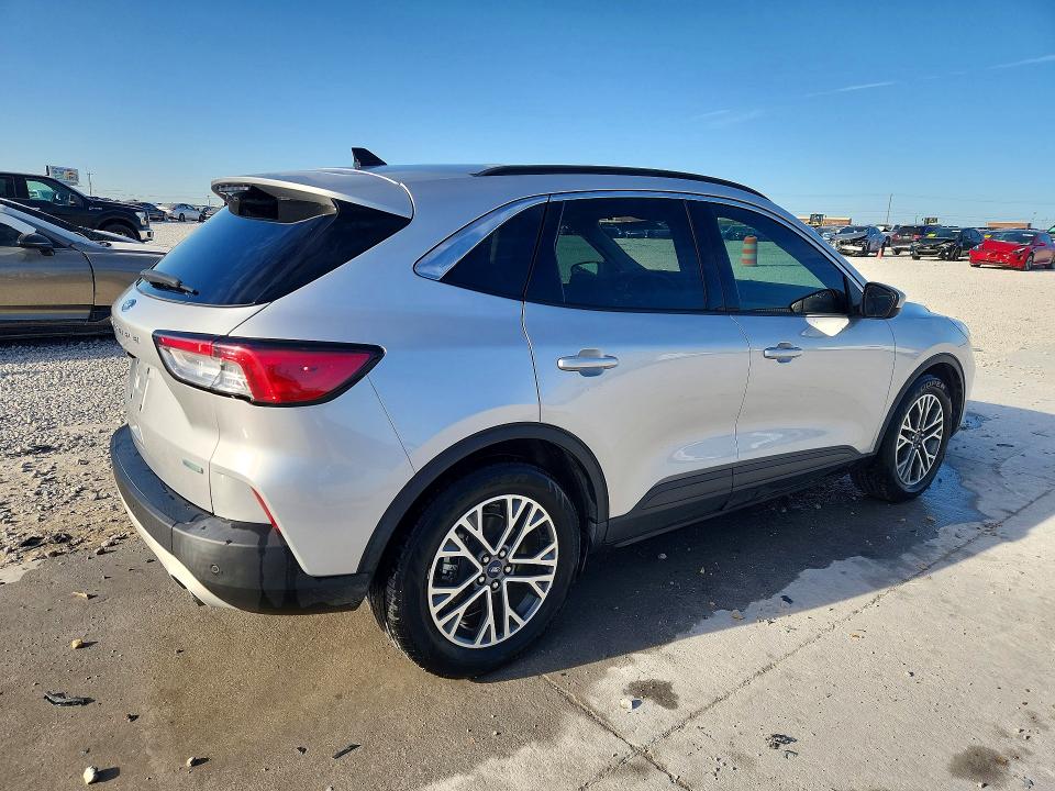 Photo 3 from auction – 2020 FORD ESCAPE with VIN 1FMCU0H68LUA75788