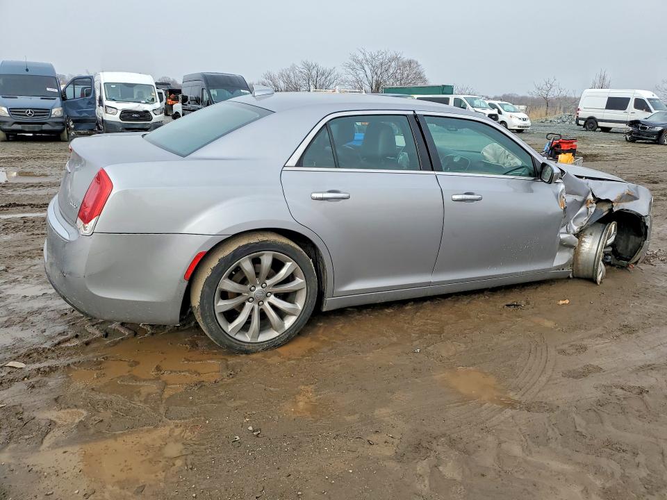 Photo 3 from auction – 2018 CHRYSLER 300 with VIN 2C3CCAEG3JH127049