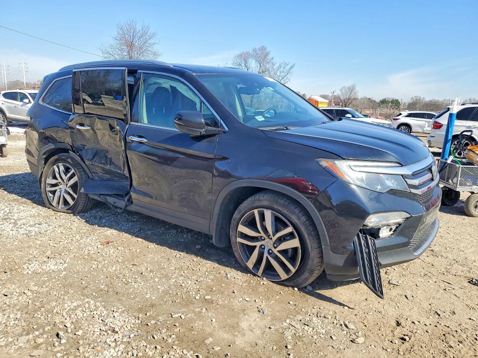 Фото 4 с аукциона – 2017 HONDA PILOT с VIN 5FNYF6H03HB013220