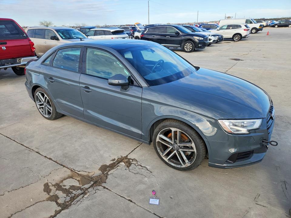Photo 4 from auction – 2019 AUDI A3 with VIN WAUAUGFF1KA095627