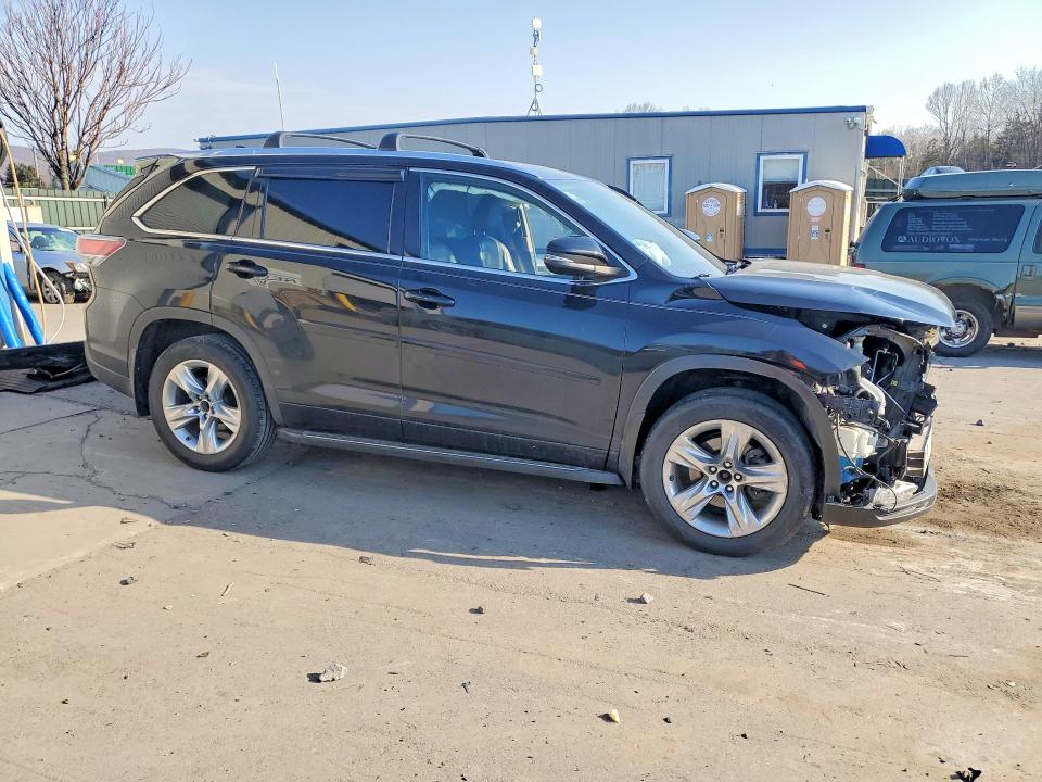Photo 4 from auction – 2016 TOYOTA HIGHLANDER with VIN 5TDDKRFHXGS254111
