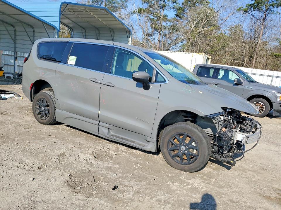 Photo 4 from auction – 2023 CHRYSLER PACIFICA with VIN 2C4RC1BG1PR515894