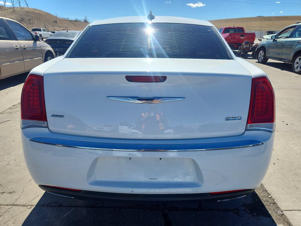 Photo 6 from auction – 2016 CHRYSLER 300 with VIN 2C3CCARG3GH270506
