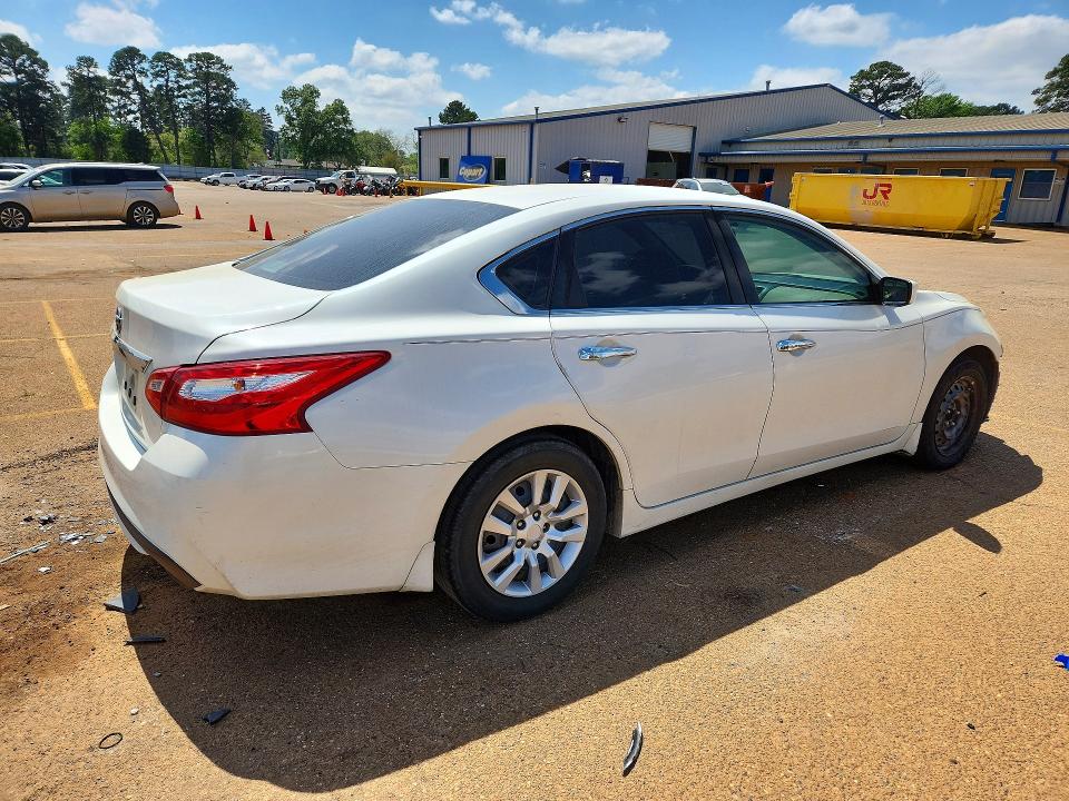 Photo 3 from auction – 2016 NISSAN ALTIMA with VIN 1N4AL3AP3GN371889