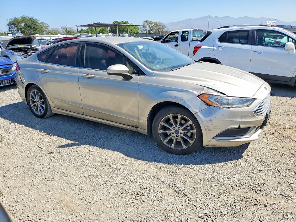 Photo 4 from auction – 2017 FORD FUSION with VIN 3FA6P0HDXHR293565