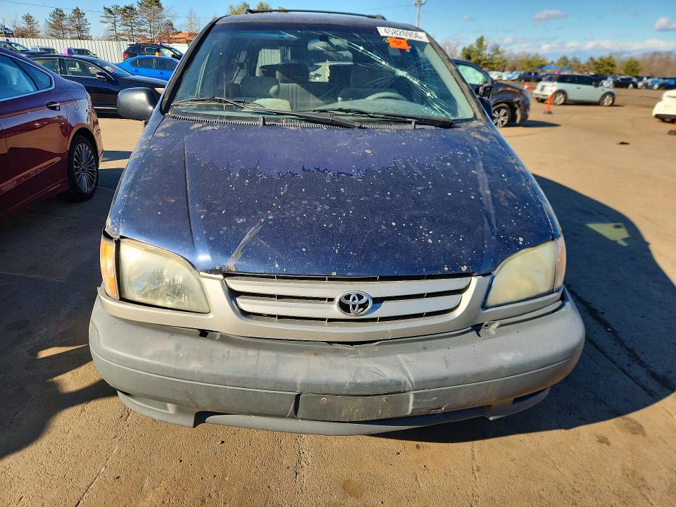 Photo 5 from auction – 2002 TOYOTA SIENNA with VIN 4T3ZF19C72U499774