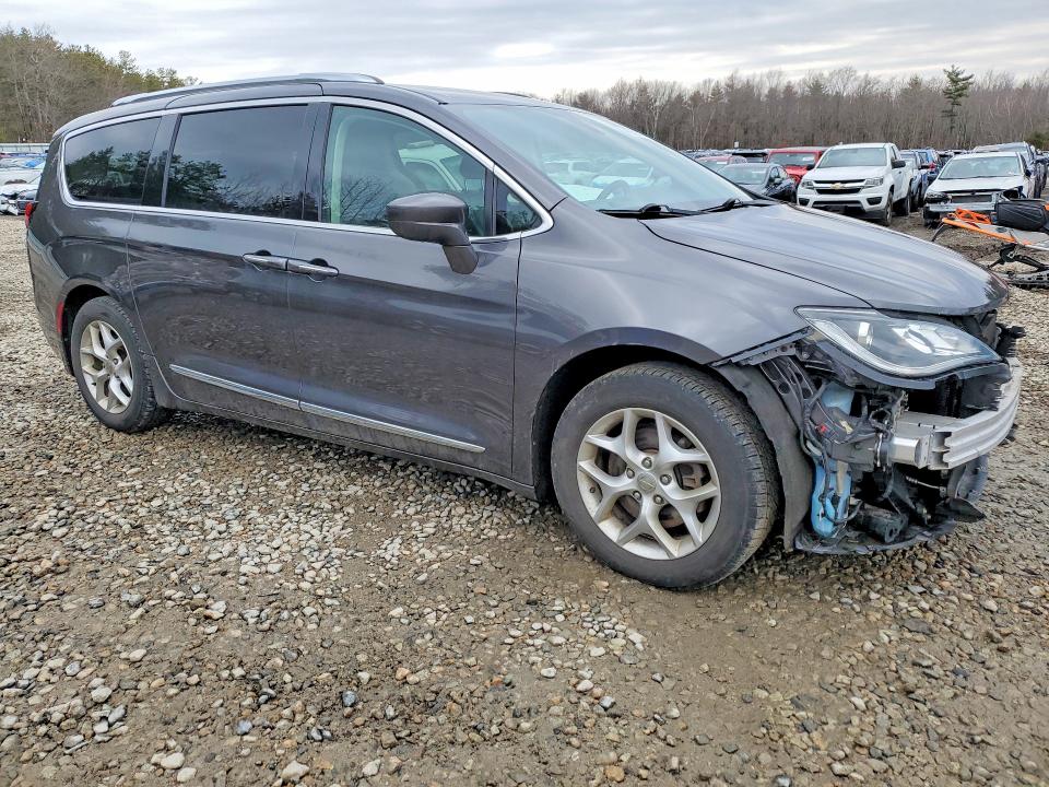 Photo 4 from auction – 2019 CHRYSLER PACIFICA with VIN 2C4RC1EG0KR576383