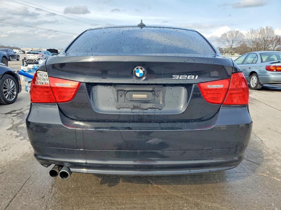 Photo 6 from auction – 2011 BMW 328 with VIN WBAPH7C55BE681654