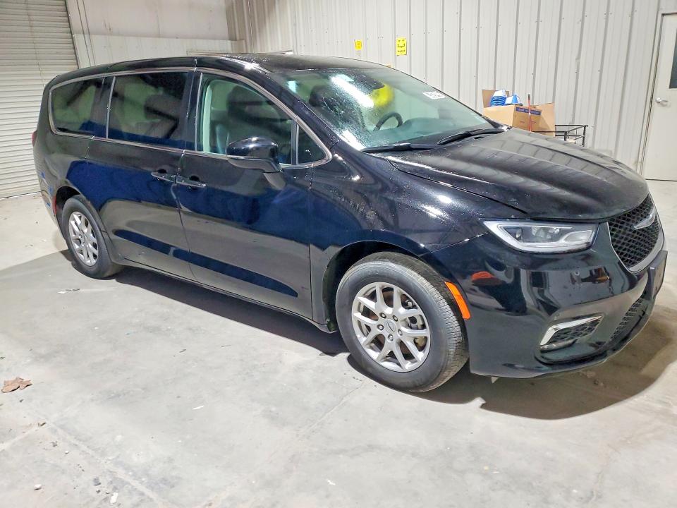 Photo 4 from auction – 2024 CHRYSLER PACIFICA with VIN 2C4RC1BG1RR151267
