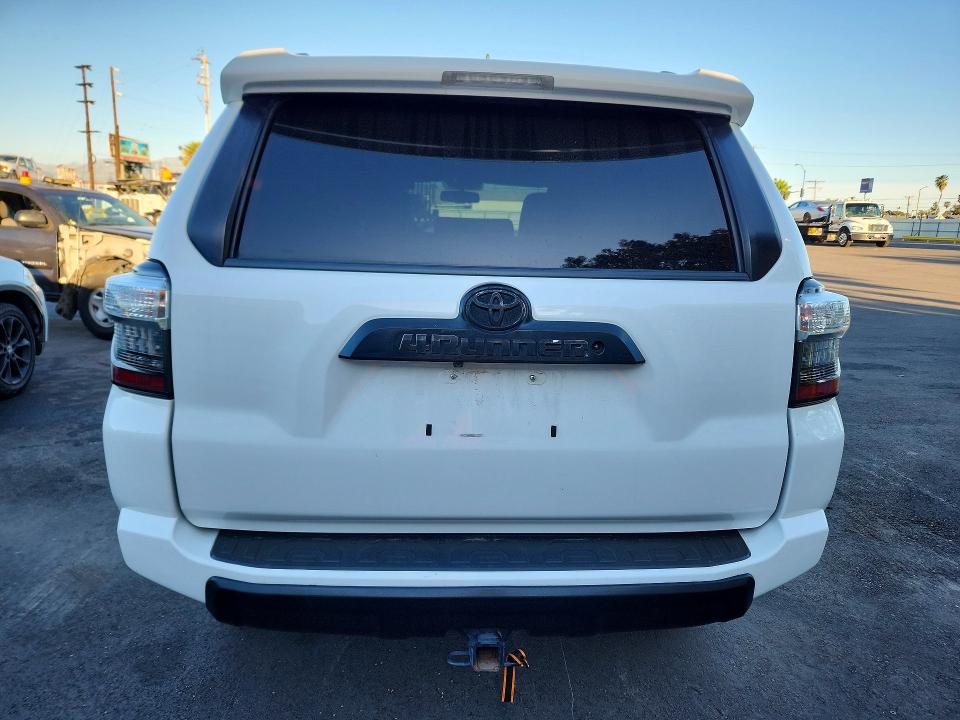 Photo 6 from auction – 2019 TOYOTA 4RUNNER with VIN JTEBU5JR6K5643770