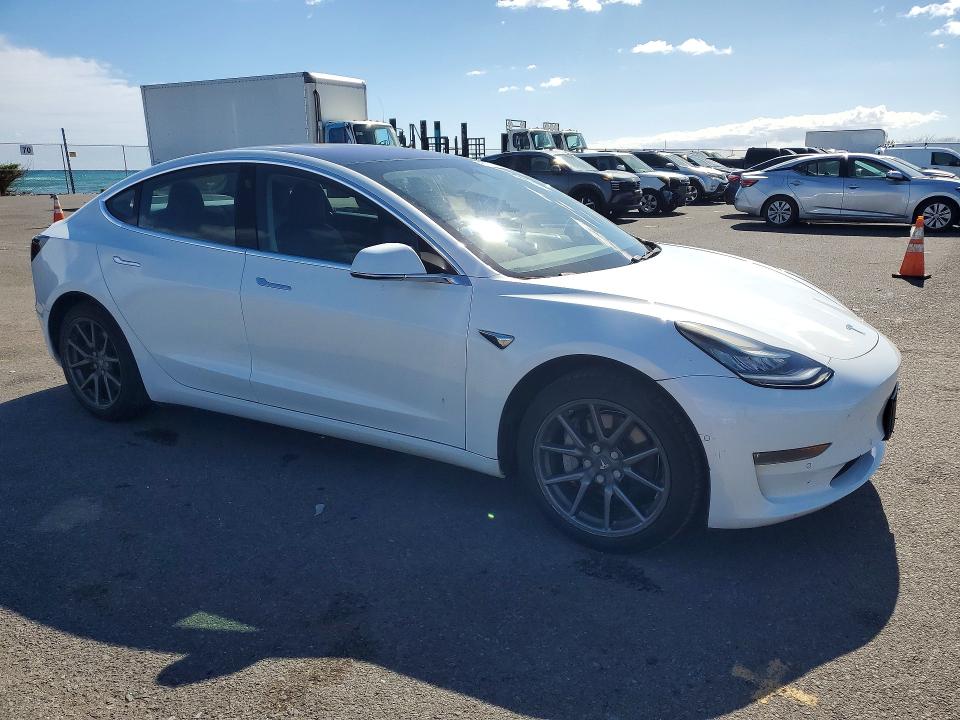 Photo 4 from auction – 2018 TESLA MODEL 3 with VIN 5YJ3E1EA2JF098828