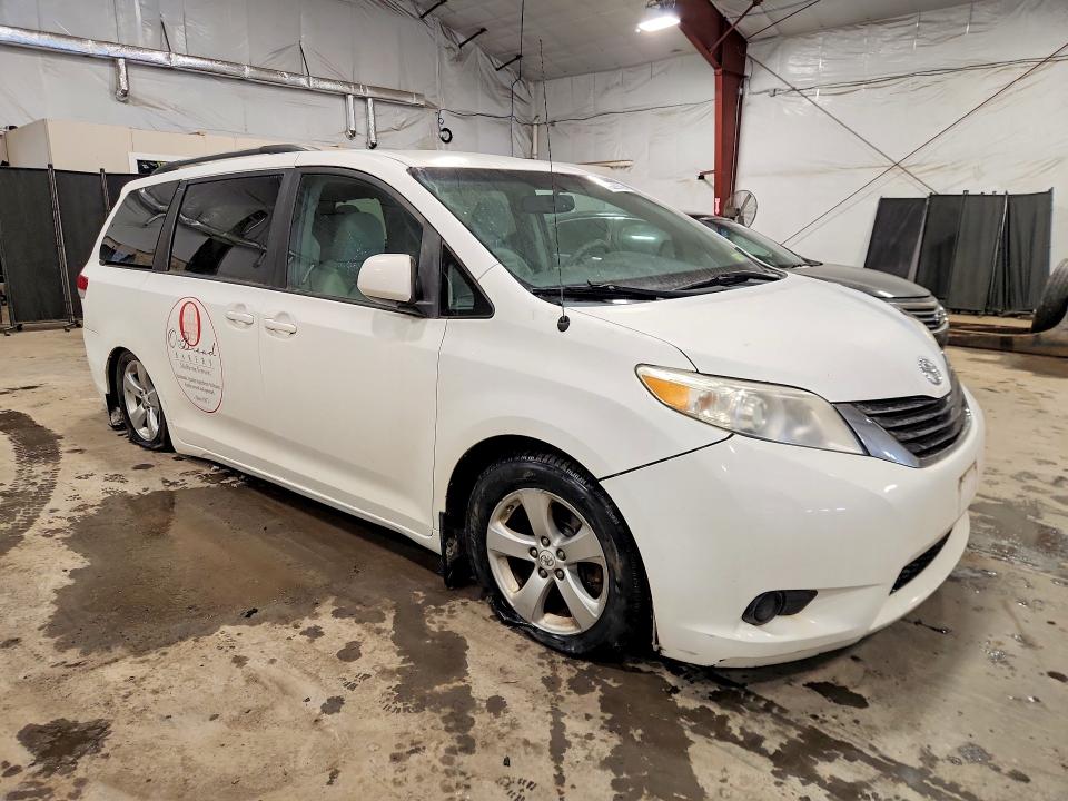 Photo 4 from auction – 2011 TOYOTA SIENNA with VIN 5TDKK3DC6BS040169
