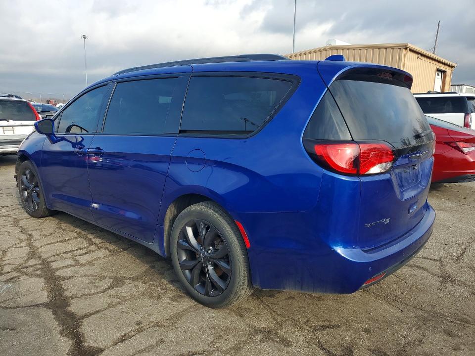 Photo 2 from auction – 2019 CHRYSLER PACIFICA with VIN 2C4RC1EG1KR615756