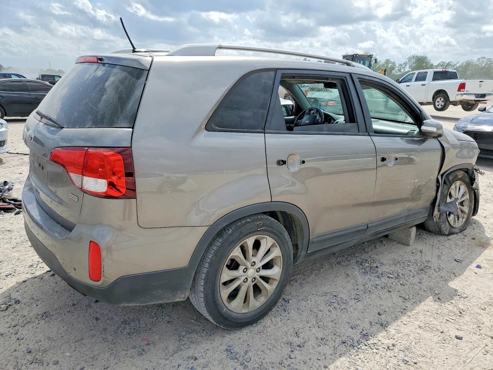 Photo 3 from auction – 2014 KIA SORENTO with VIN 5XYKT3A69EG446847