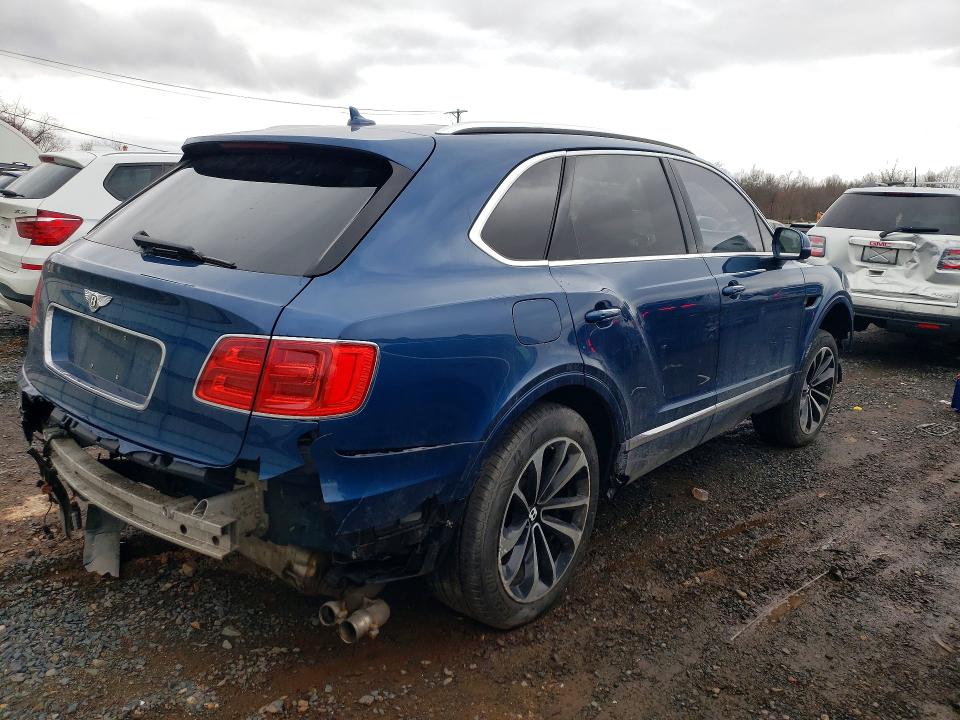 Photo 3 from auction – 2017 BENTLY BENTAYGA with VIN SJAAC2ZVXHC014876