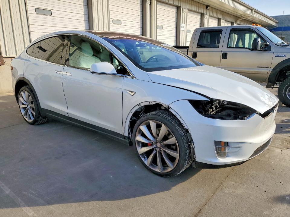 Photo 4 from auction – 2016 TESLA MODEL X with VIN 5YJXCAE44GF001042