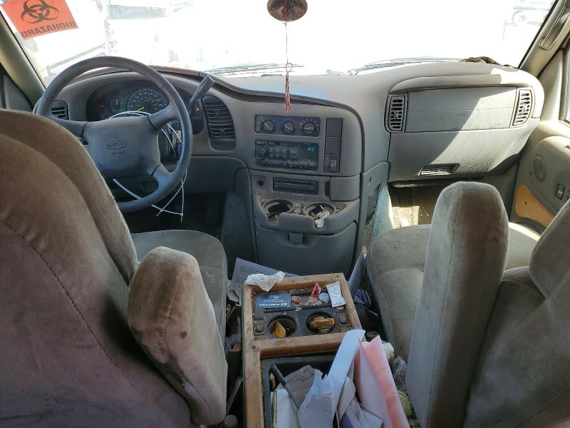 Photo 8 from auction – 2000 CHEVROLET ASTRO with VIN 1GBDM19W8YB169903