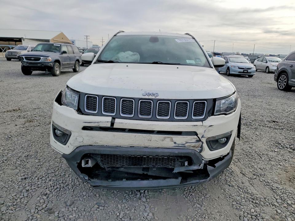 Photo 5 from auction – 2019 JEEP COMPASS with VIN 3C4NJDBB2KT813855