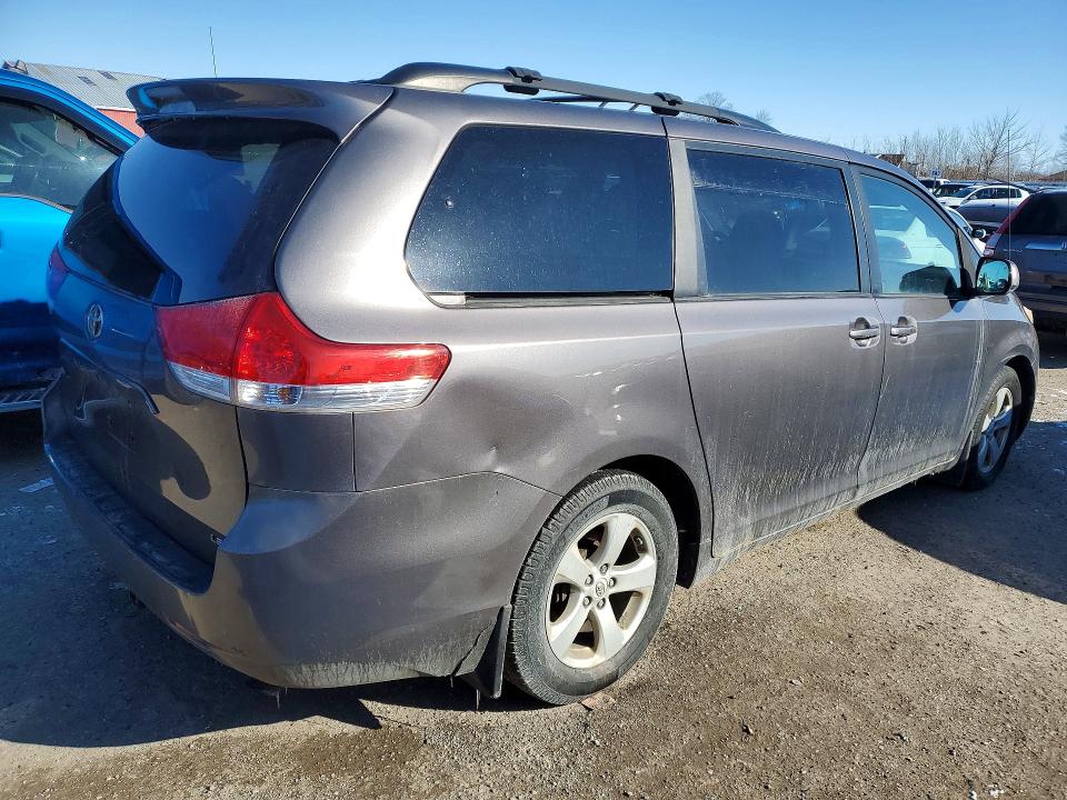 Photo 3 from auction – 2012 TOYOTA SIENNA with VIN 5TDKK3DC7CS242827