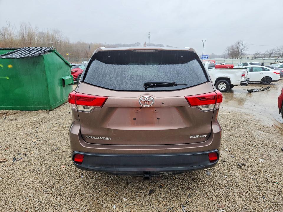 Photo 6 from auction – 2019 TOYOTA HIGHLANDER with VIN 5TDJZRFH1KS708396