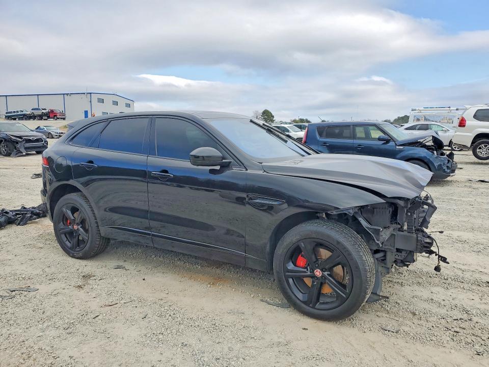 Photo 4 from auction – 2017 JAGUAR F-PACE with VIN SADCM2BV7HA881313
