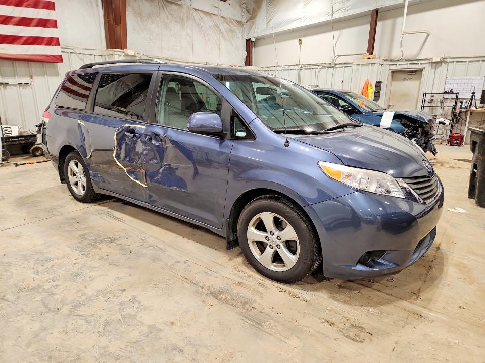 Photo 4 from auction – 2014 TOYOTA SIENNA with VIN 5TDKK3DC1ES465268