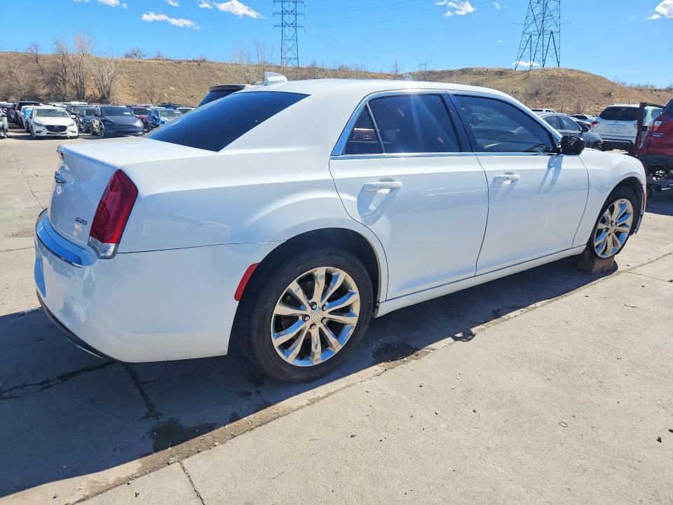 Photo 3 from auction – 2016 CHRYSLER 300 with VIN 2C3CCARG3GH270506