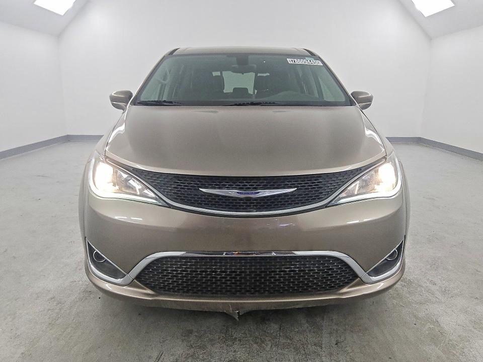Photo 5 from auction – 2018 CHRYSLER PACIFICA with VIN 2C4RC1FGXJR128634