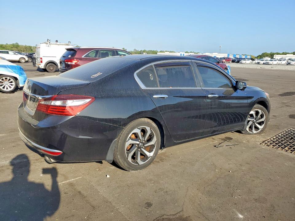 Photo 3 from auction – 2016 HONDA ACCORD with VIN 1HGCR2F74GA025296