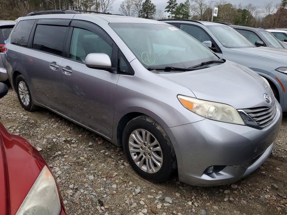 Photo 4 from auction – 2011 TOYOTA SIENNA with VIN 5TDYK3DC5BS024068